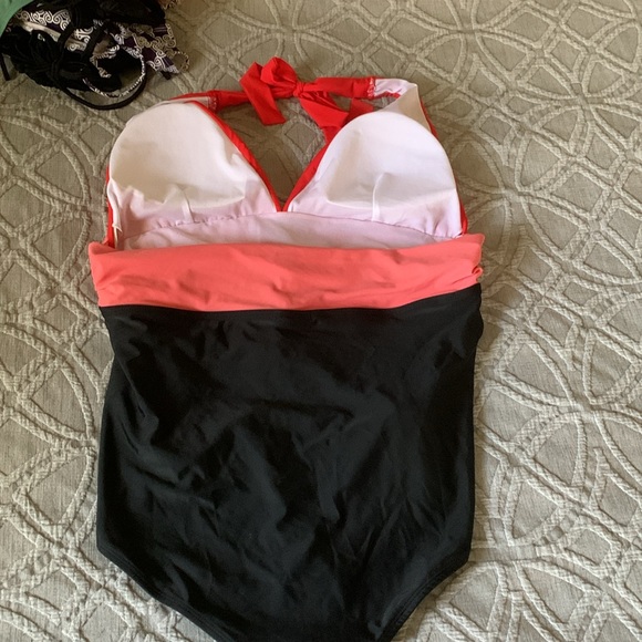 Extra large one piece - Picture 2 of 2